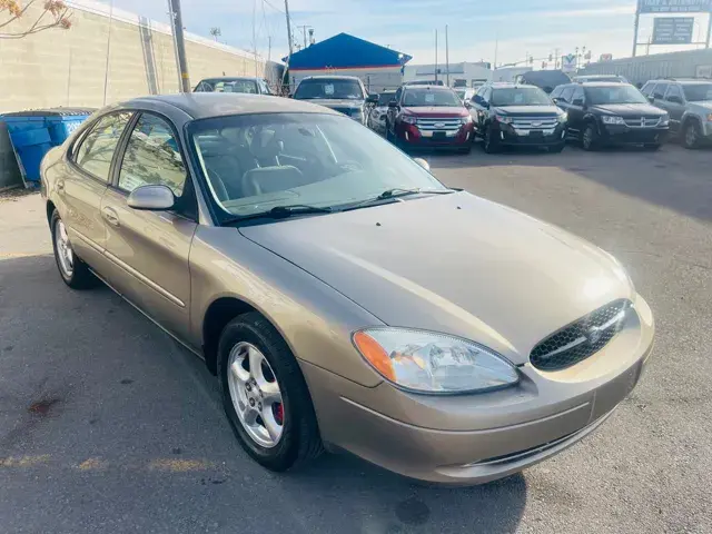 2003 Ford Taurus SES Standard photo 3