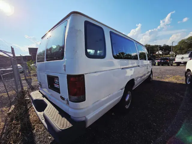 2006 Ford E-Series XLT E-350 Super Duty Extended photo 4