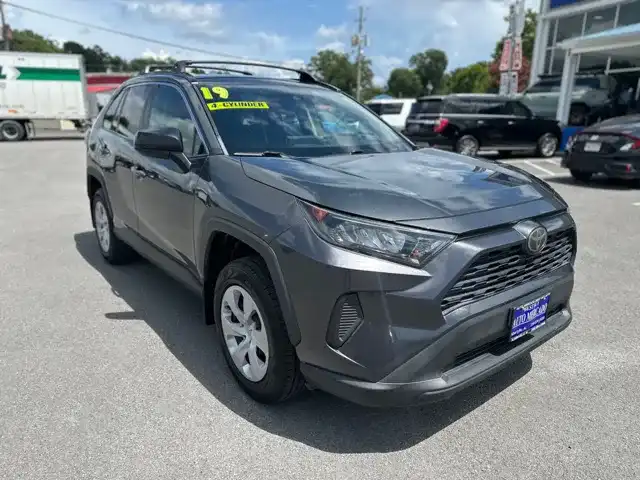 2019 Toyota RAV4 LE FWD's photo