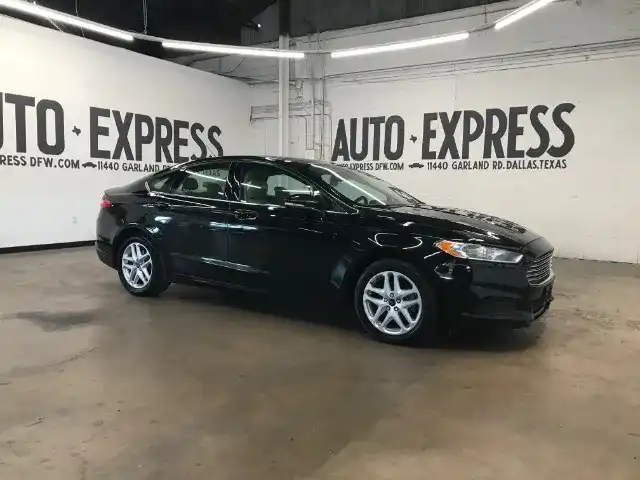 2015 Ford Fusion SE FWD's photo
