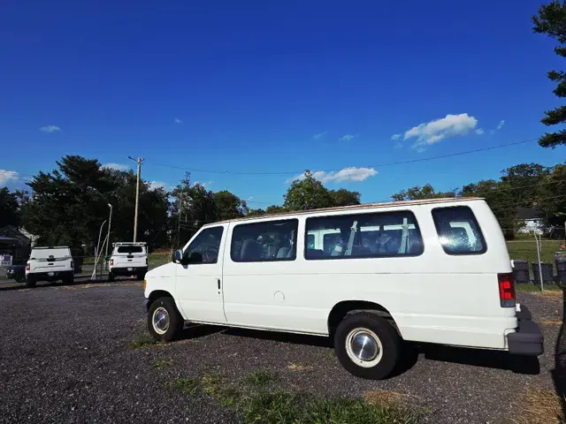 2006 Ford E-Series XLT E-350 Super Duty Extended photo 5