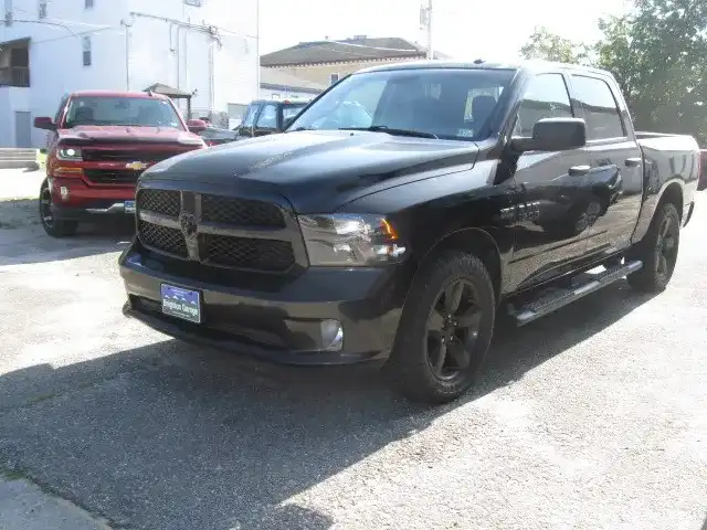 2017 RAM 1500 Express 4x4 Crew Cab 5'7's photo