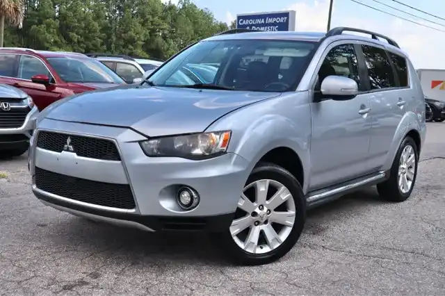 2010 Mitsubishi Outlander SE AWD's photo