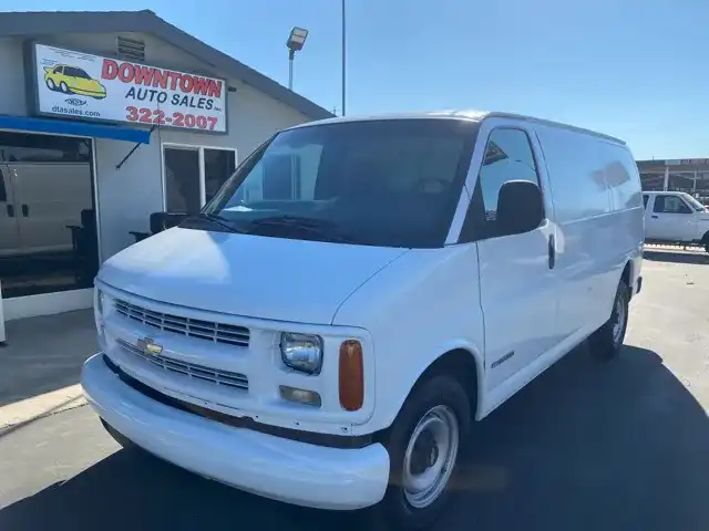 2002 Chevrolet Express 2500's photo