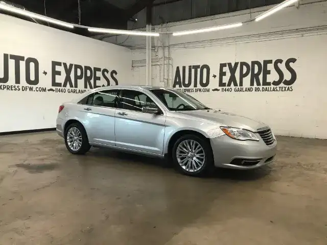 2011 Chrysler 200 Limited's photo
