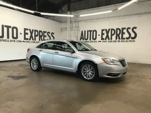 2011 Chrysler 200 Limited's photo