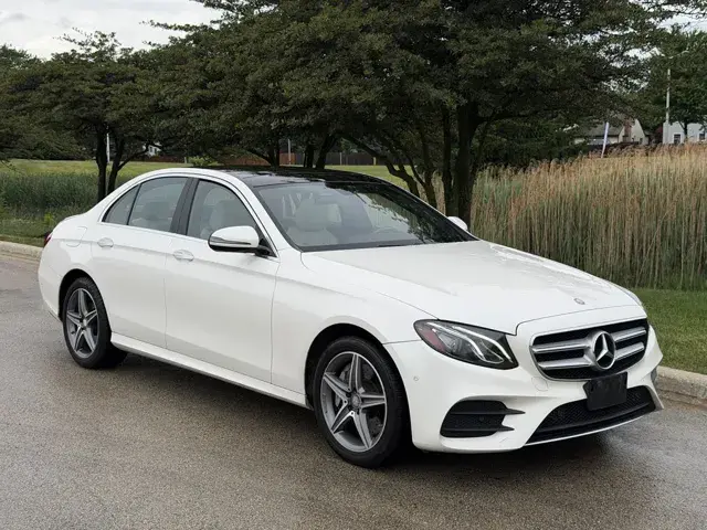 2017 Mercedes-Benz E-Class E300 4MATIC photo 3