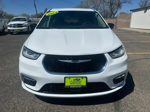 2024 Chrysler Pacifica Hybrid Select PHEV photo 5