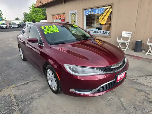 2016 Chrysler 200 Limited's photo