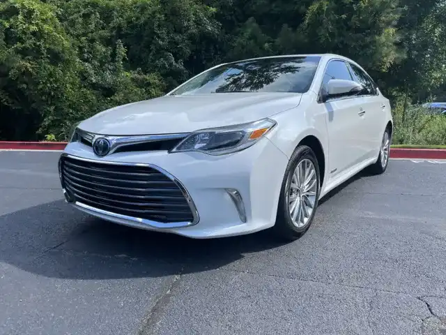 2018 Toyota Avalon Limited Hybrid's photo