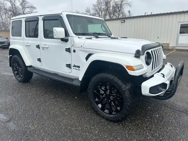 2022 Jeep Wrangler Sahara High Altitude's photo