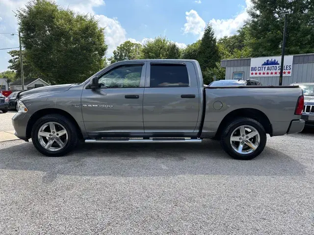 2012 RAM 1500 ST Crew Cab photo 3