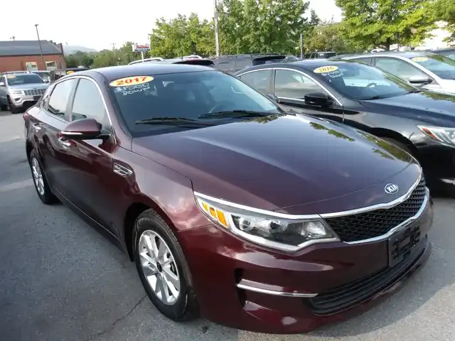 2017 Kia Optima LX AT's photo