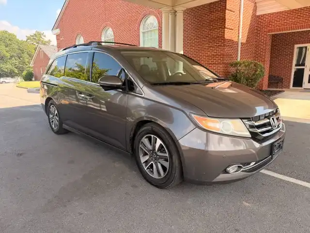 2014 Honda Odyssey Touring's photo