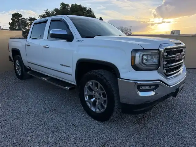 2017 GMC Sierra 4WD Crew Cab Short Box SLT's photo