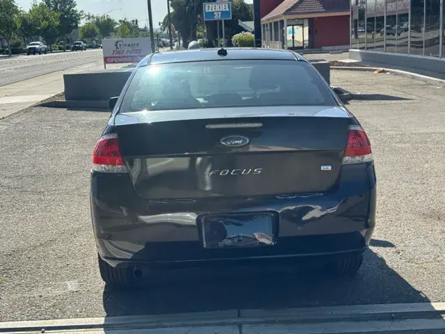 2011 Ford Focus SE photo 4