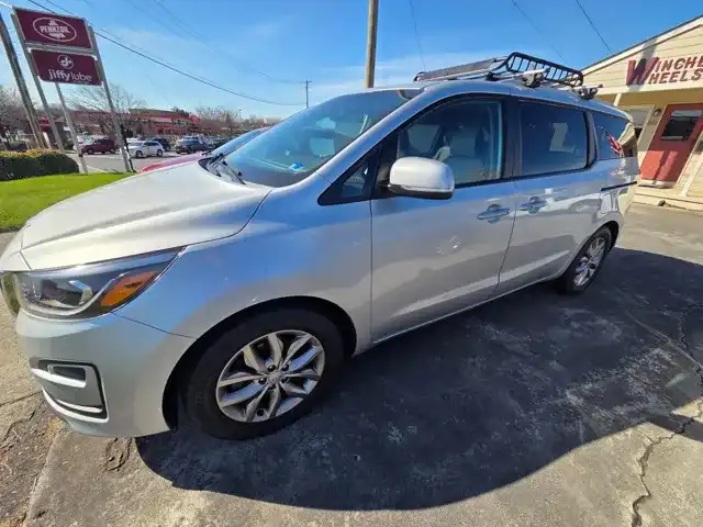 2020 Kia Sedona EX's photo