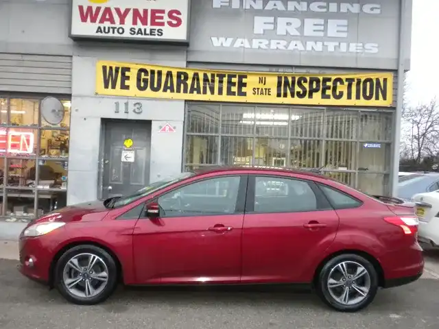 2014 Ford Focus SE Sedan's photo