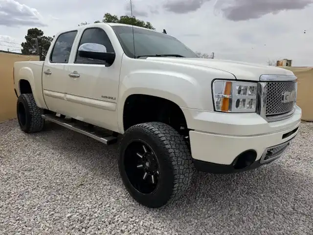 2013 GMC Sierra 4WD Crew Cab Short Box's photo