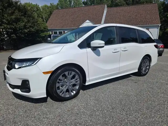 2025 Honda Odyssey Touring's photo