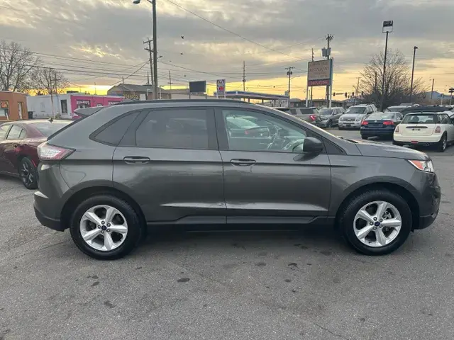 2017 Ford Edge SE photo 4