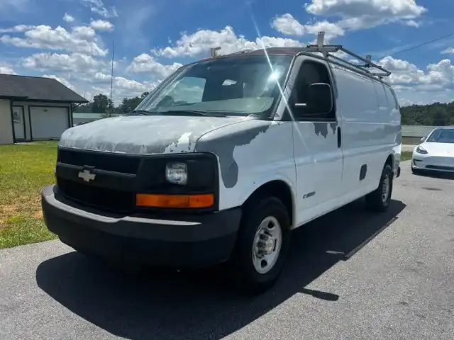 2003 Chevrolet Express 2500's photo