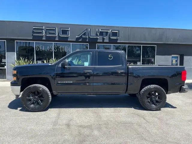 2014 Chevrolet Silverado 1500 LT Crew Cab Short Box photo 3
