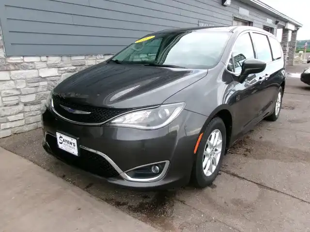 2017 Chrysler Pacifica Touring Plus's photo