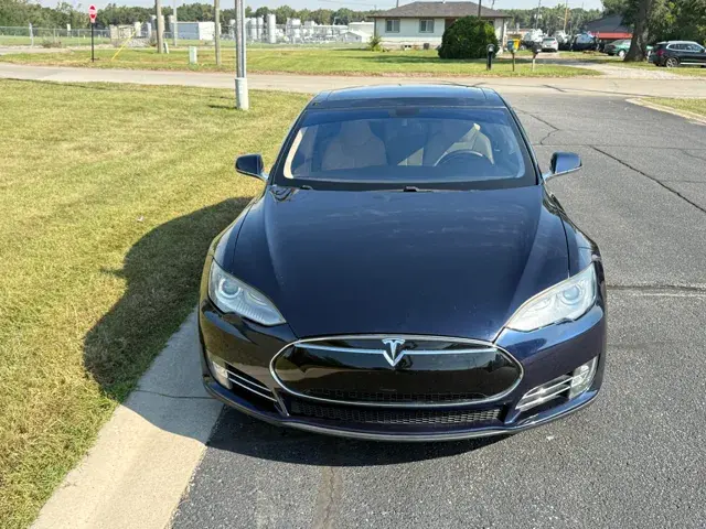 2013 Tesla Model S Performance photo 5