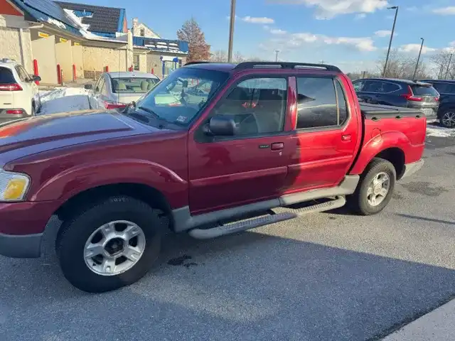 2004 Ford Explorer XLS Auto's photo