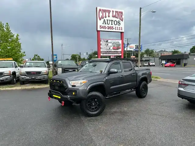 2020 Toyota Tacoma SR Double Cab 4WD V6 Auto Short Bed's photo