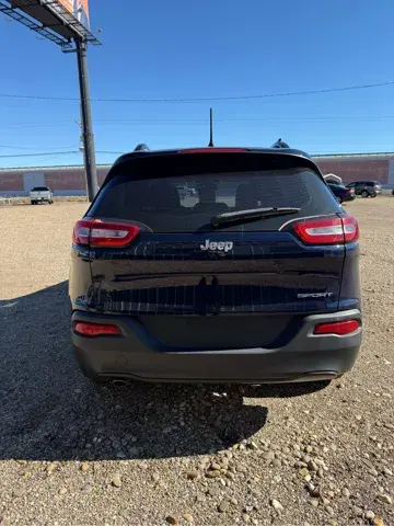 2016 Jeep Cherokee Sport photo 4