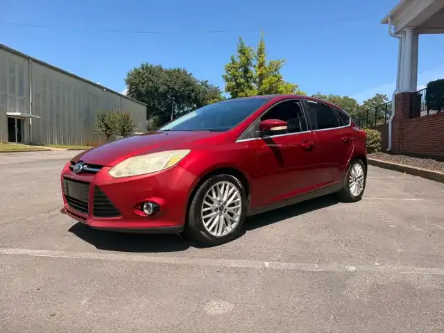 2013 Ford Focus Titanium Hatchback 5-Door's photo
