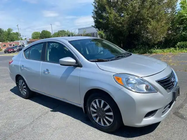 2013 Nissan Versa 1.6 S AT's photo
