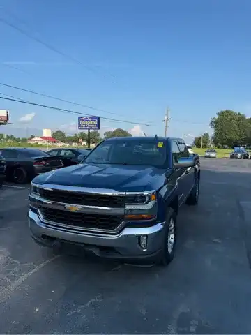 2017 Chevrolet Silverado 1500 LT 4WD Crew Cab Standard Box's photo