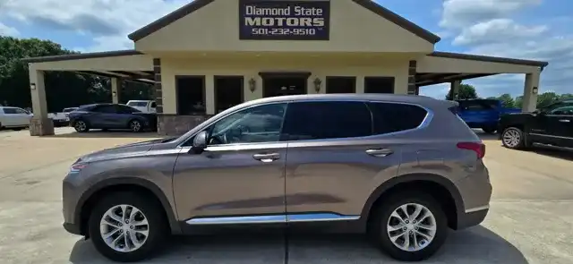 2019 Hyundai Santa Fe SEL 2.4's photo