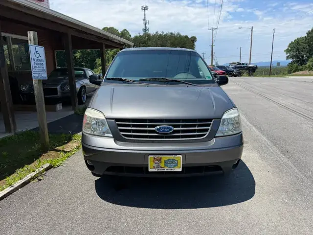 2006 Ford Freestar SE photo 3