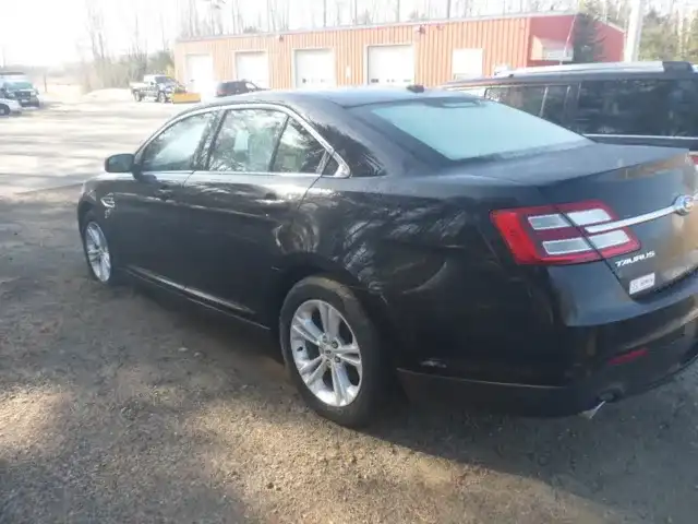 2017 Ford Taurus SEL AWD's photo