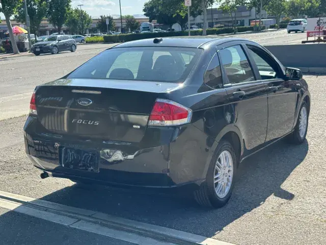 2011 Ford Focus SE photo 5