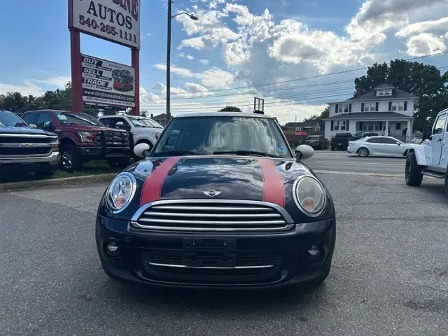 2013 MINI Cooper Base photo 4