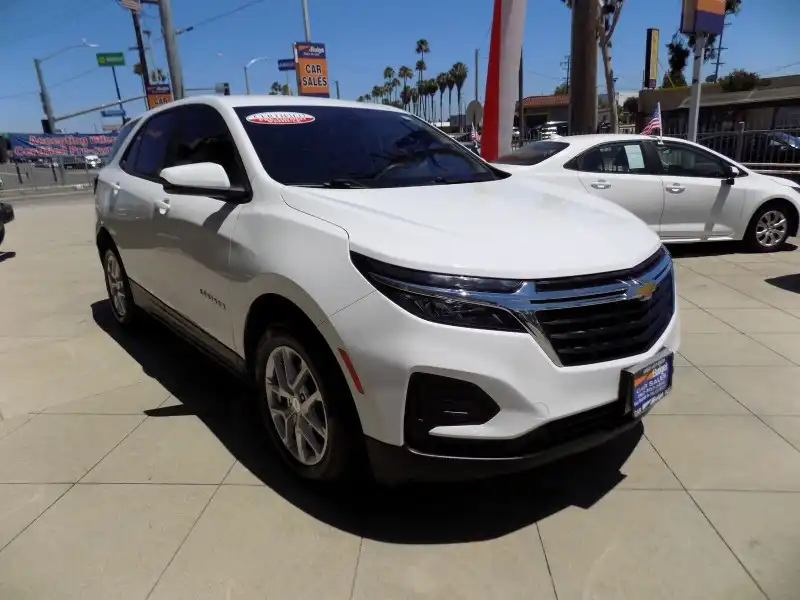 2022 Chevrolet Equinox LS's photo