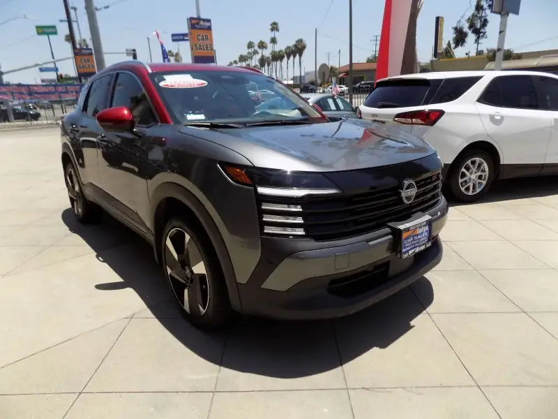 2025 Nissan Kicks 2.0 SR photo 1