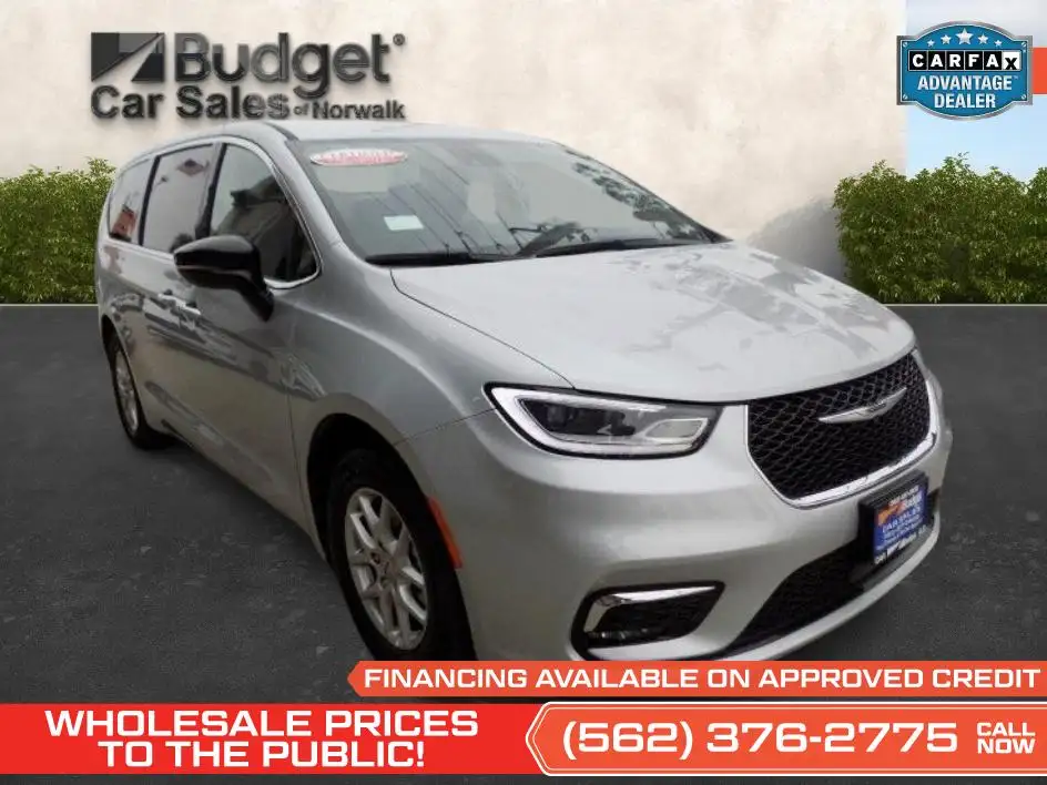 2024 Chrysler Pacifica Touring L's photo