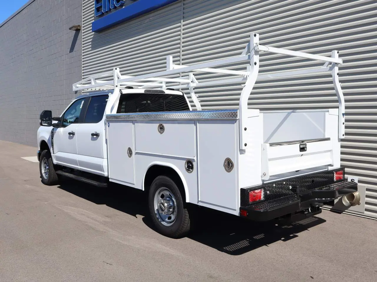 2026 Ford F-350 XL 4WD Crew Cab SRW 179 in photo 3