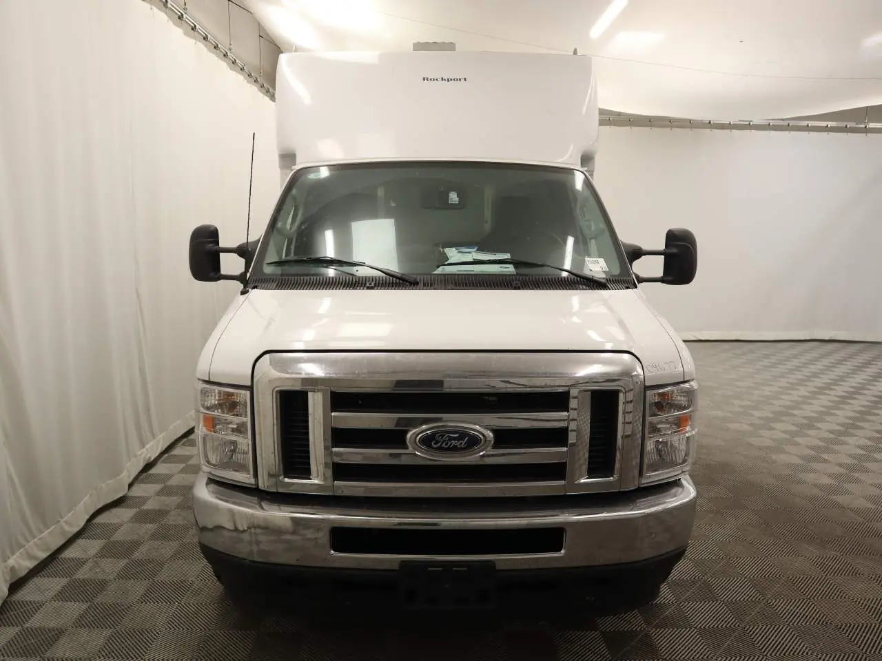2025 Ford E-Series SRW E-350 Super Duty 158 in WB photo 4