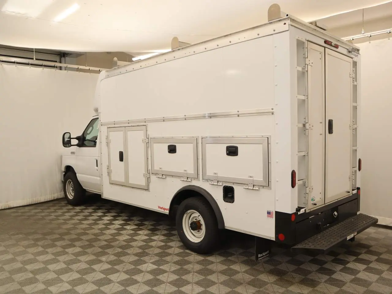 2025 Ford E-Series SRW E-350 Super Duty 158 in WB photo 3