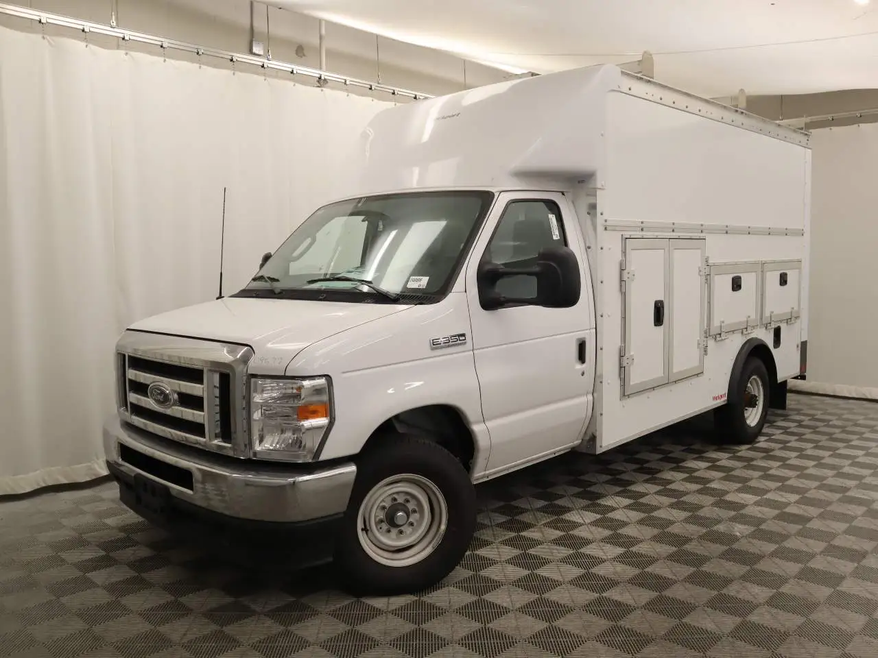 2025 Ford E-Series SRW E-350 Super Duty 158 in WB photo 1
