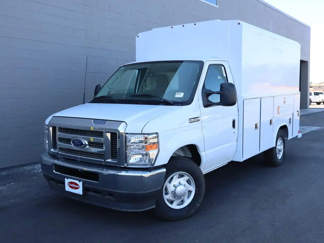 2025 Ford E-Series SRW E-350 Super Duty 138 in WB's photo