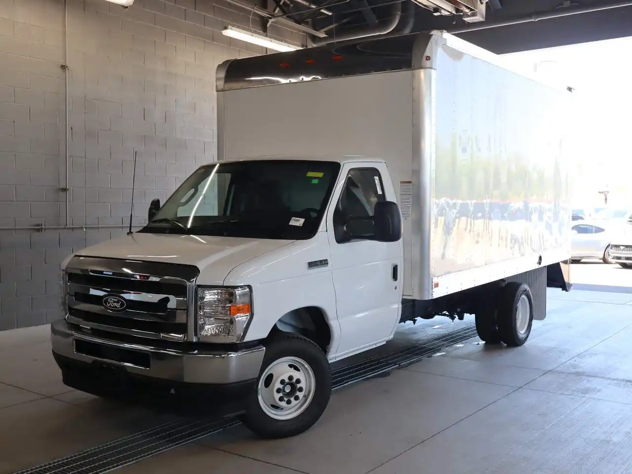 2027 Ford E-Series DRW E-450 Super Duty 158 in WB's photo