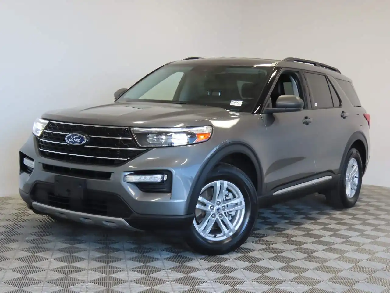 2023 Ford Explorer XLT RWD's photo